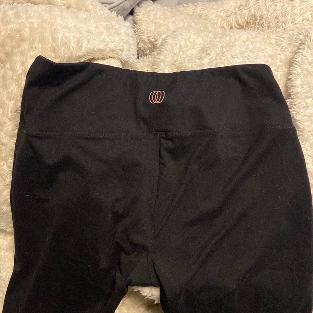 black leggings size medium (scrunched bottom of pants)